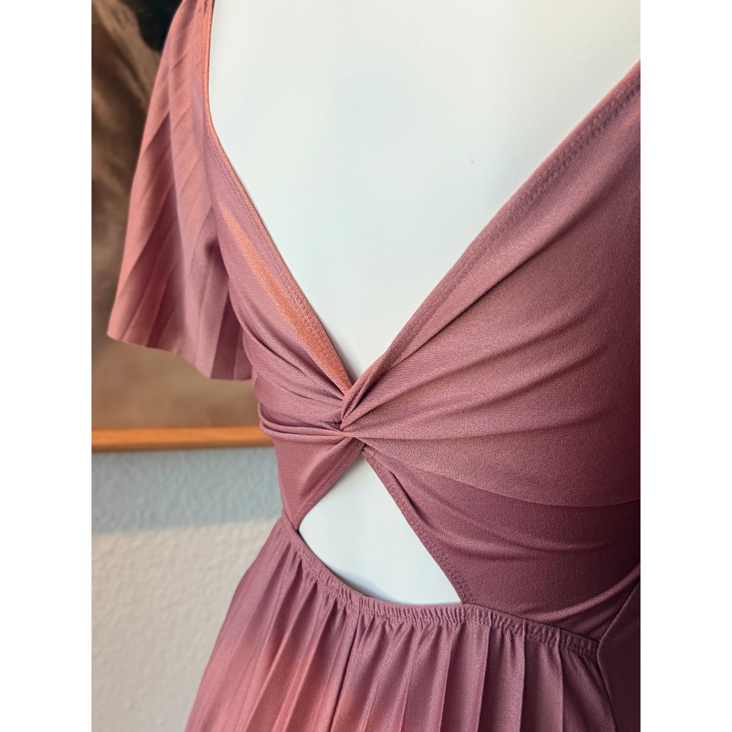 0096 ASOS DESIGN Pink pleated maxi dress with puffy sleeves US 4