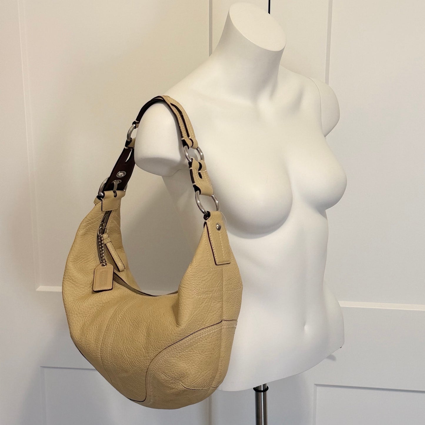 Coach Pebbled Leather Crescent Hobo Shoulder Bag Cream Ivory Silver Hardware